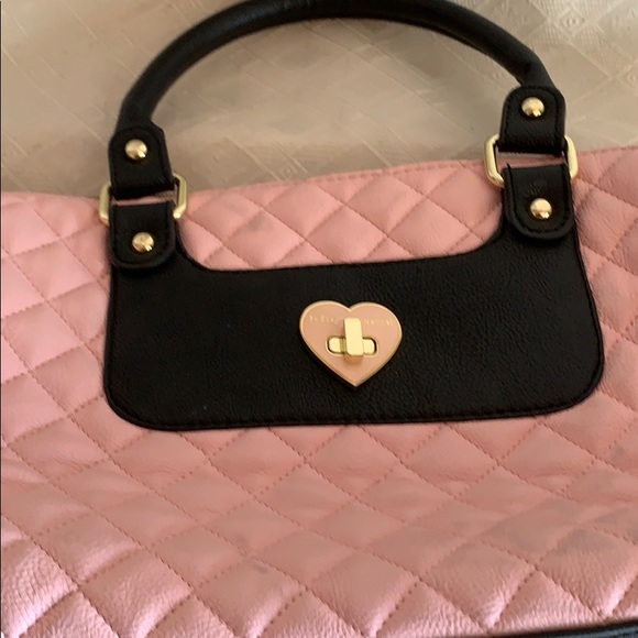 BETSEY JOHNSON Pink Quilted Heart Clasp Crossbody Purse - Picture 10 of 10